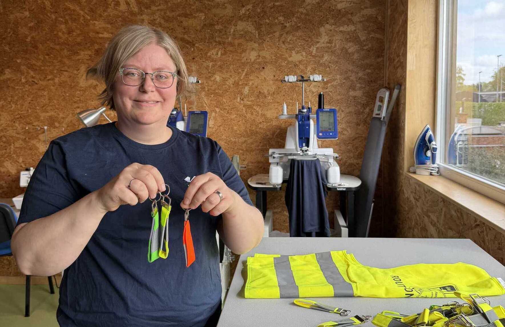 Van gerecycleerde fluohesjes naar 500 duurzame sleutelhangers